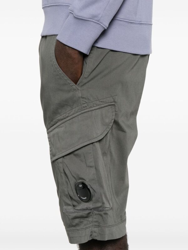 C.P. COMPANY Shorts Smoked pearl