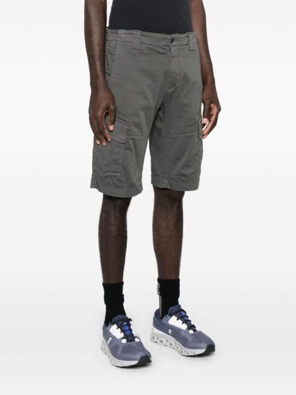 C.P. COMPANY Shorts Smoked pearl